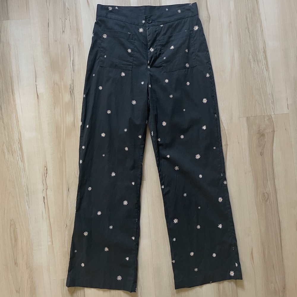 LIMITED EDITION Noorworks Casual Bell Pants Size M black with daisy print